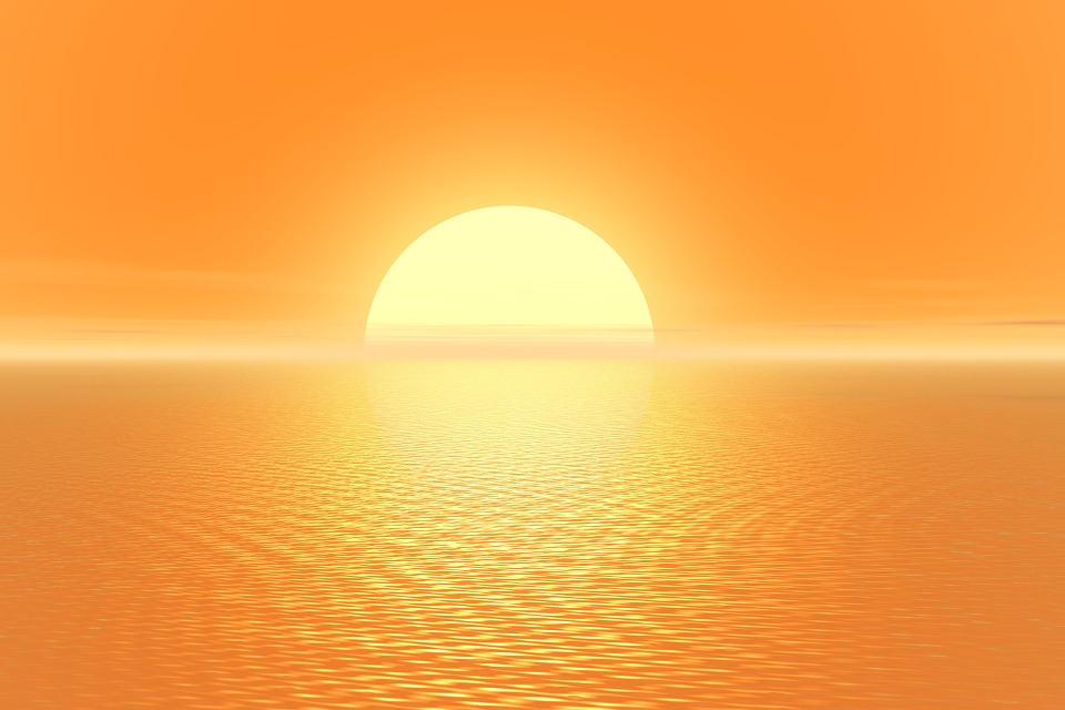 slunce nad mořem
